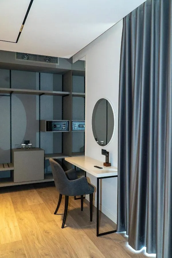 Center Hotel Sarandë 4*,