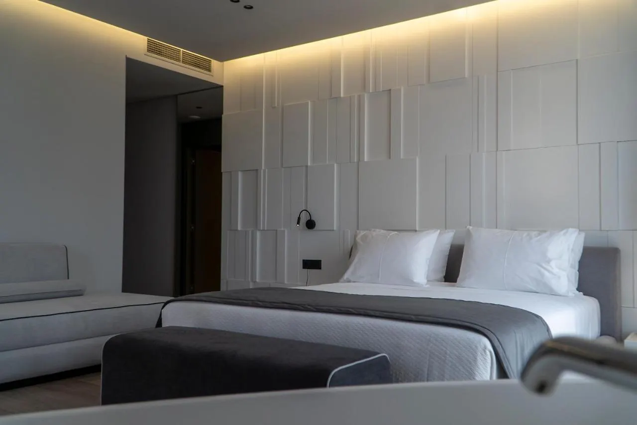 Center Hotel Sarandë 4*,