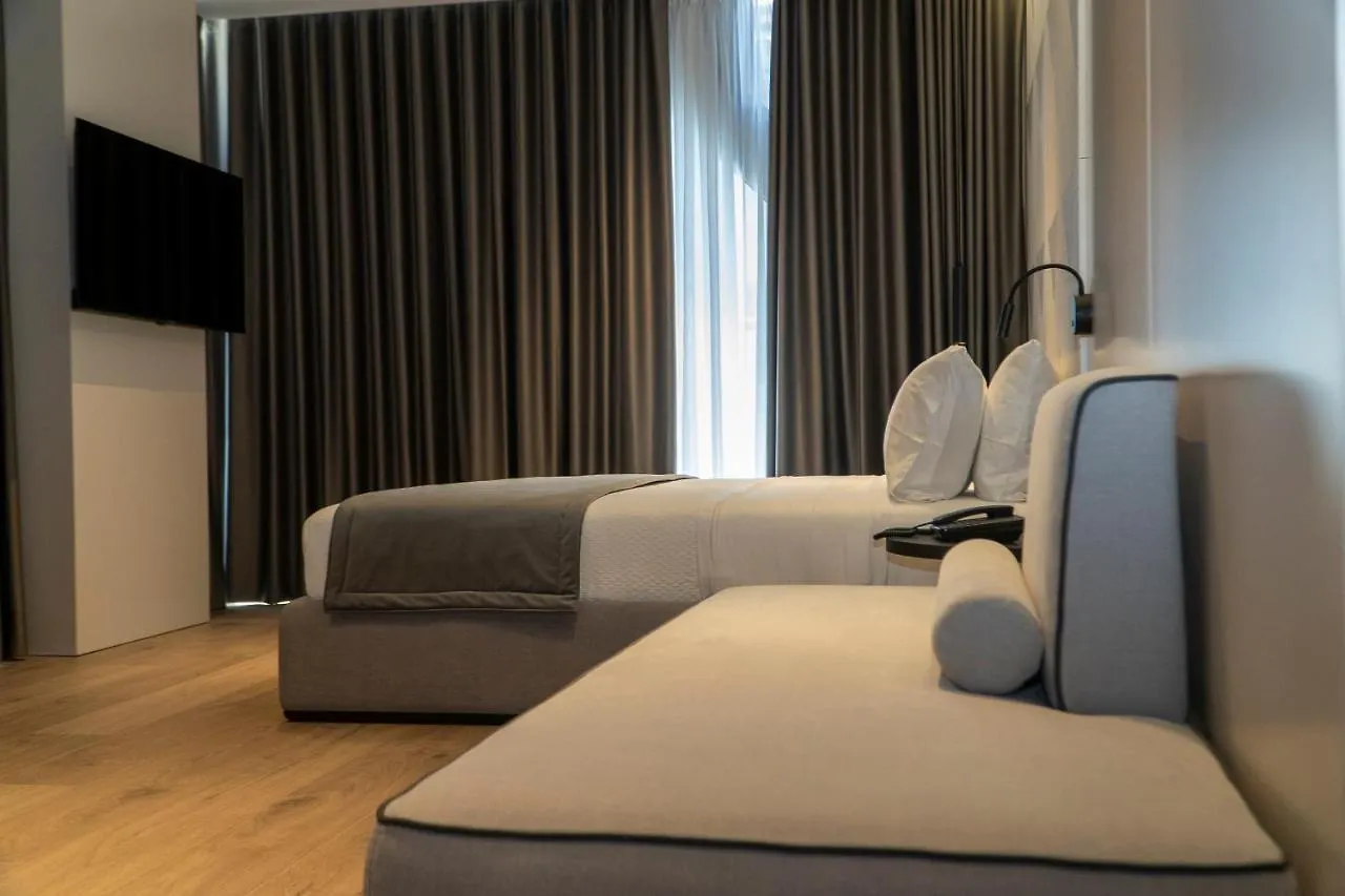 Center Hotel Sarandë 4*,